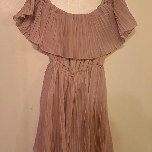 Lilac Off-the-Shoulder dress from Mendocino - Picture 3 of 5